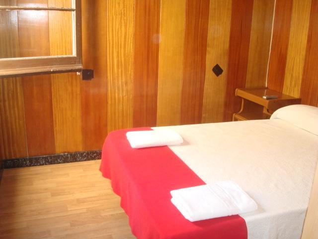 Hostel Turistic Castell Barcelona Eksteriør bilde
